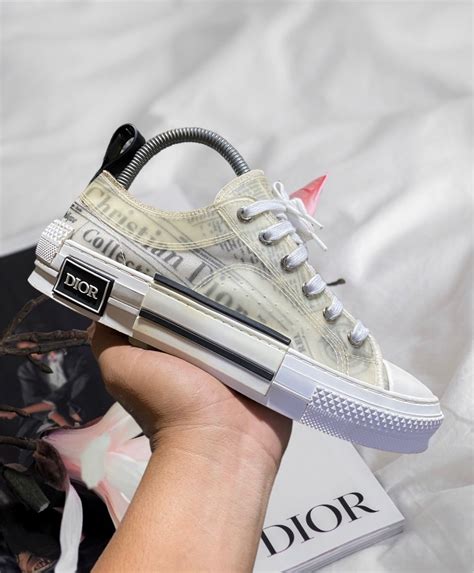 Daniel Arsham x Dior B23 Low 'Newsprint' .